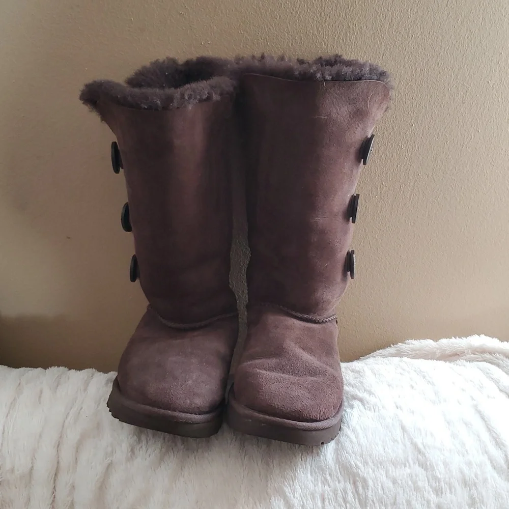 UGG bailey button